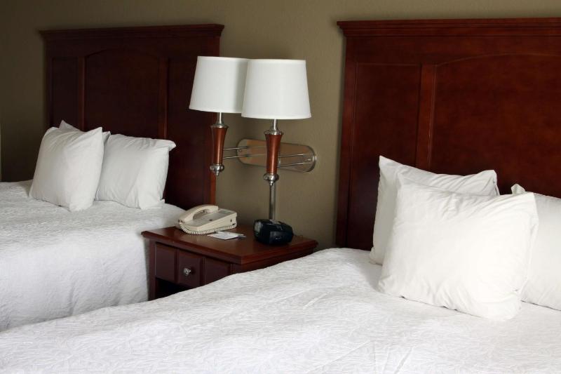 Room with Two Queen Beds - Non-Smoking image 4