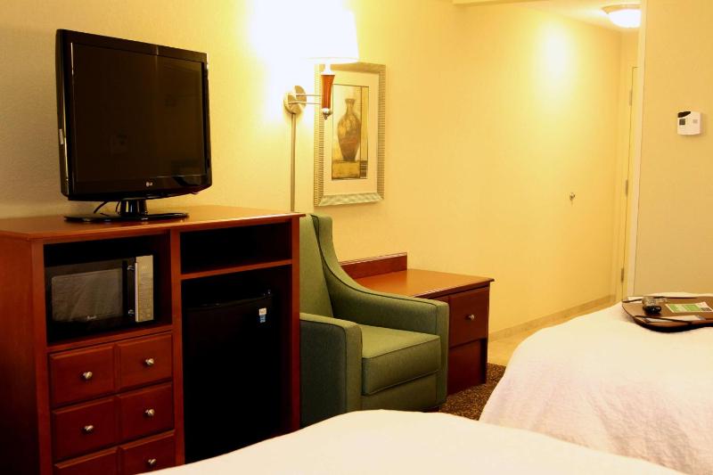 Room with Two Queen Beds - Non-Smoking image 3
