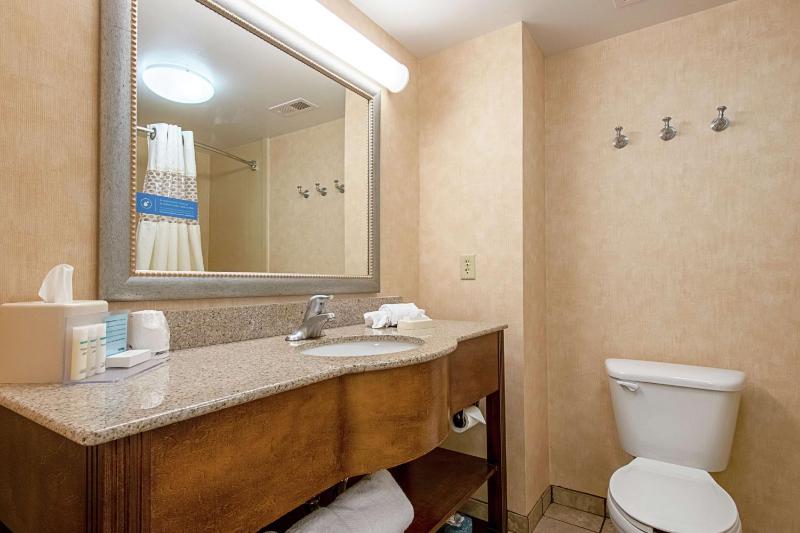 King Room with Accessible Tub - Mobility and Hearing Access/Non-Smoking image 2