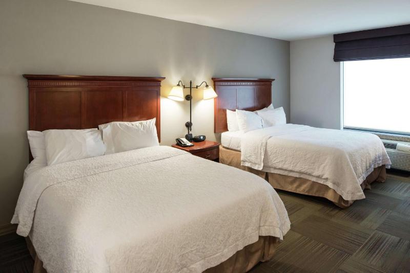 Room with Two Queen Beds - Non-Smoking image 4