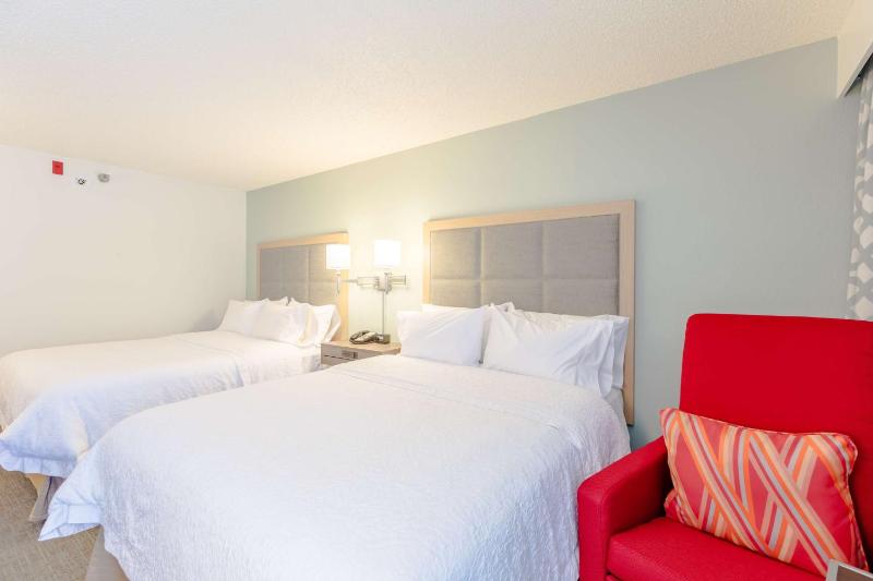 Room with Two Queen Beds - Non-Smoking image 3