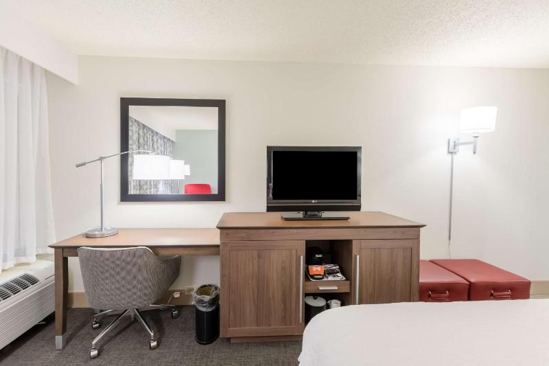 King Room with King Bed - Non-Smoking image 3
