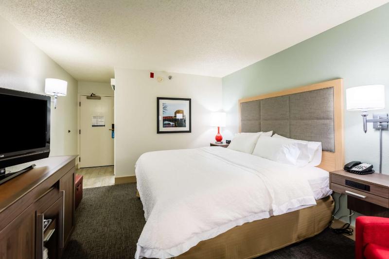 King Room with King Bed - Non-Smoking image 2
