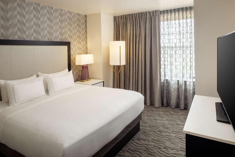 DoubleTree Suites by Hilton Hotel Detroit Downtown - Fort Shelby - image 50
