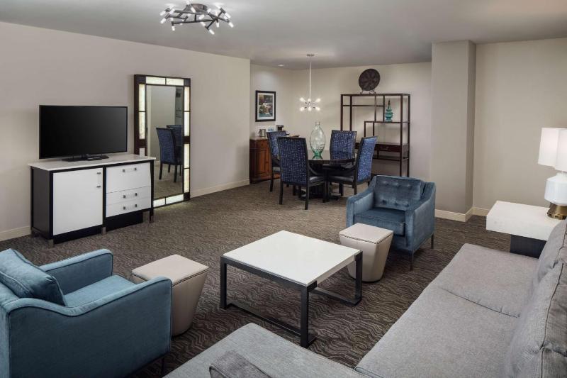King Suite - Non-Smoking image 4
