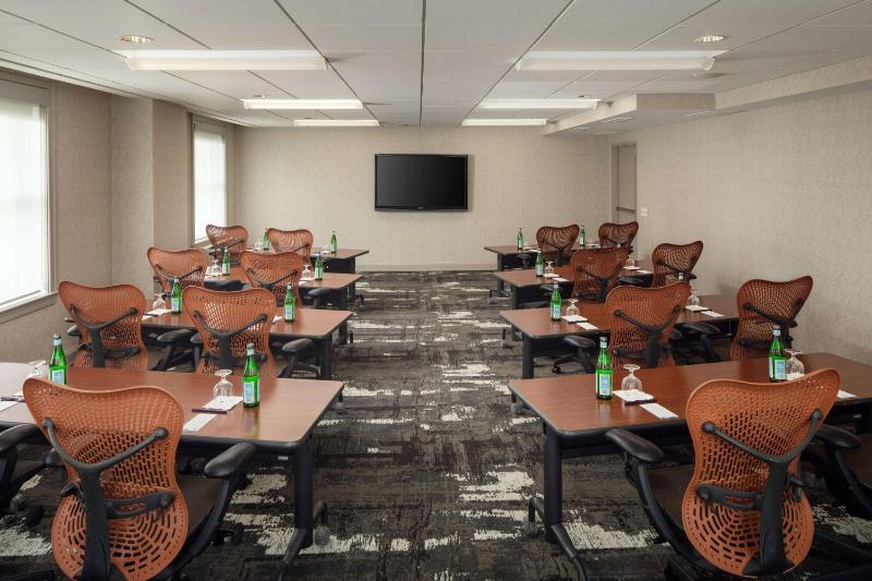 DoubleTree Suites by Hilton Hotel Detroit Downtown - Fort Shelby - image 22