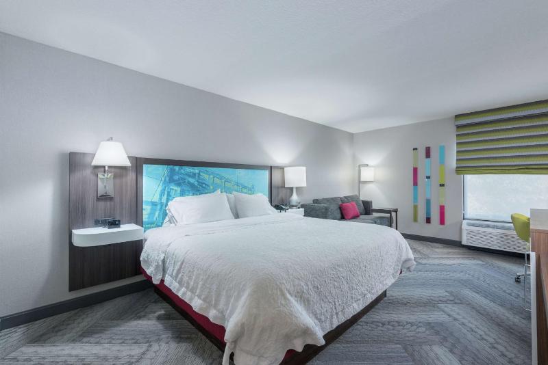King Room with King Bed - Non-Smoking image 1