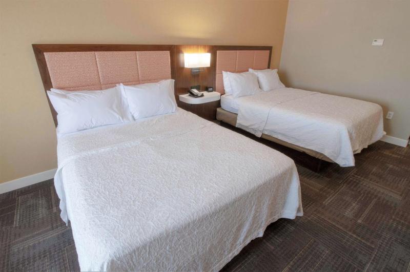 Room with Two Queen Beds - Non-Smoking image 4