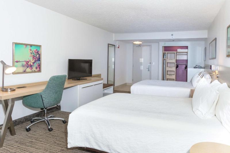 Queen Room with Two Queen Beds - Mobility/Hearing Accessible image 4