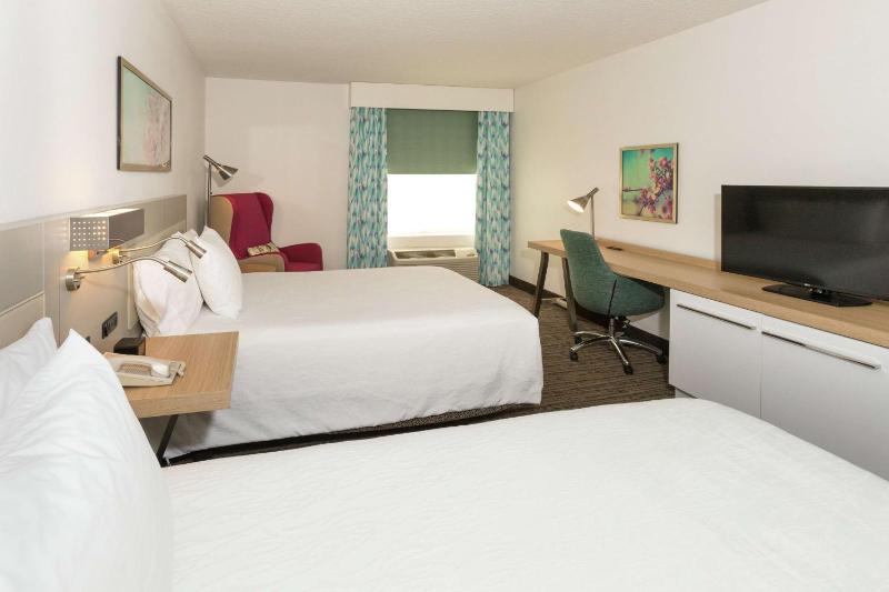 Queen Room with Two Queen Beds image 2