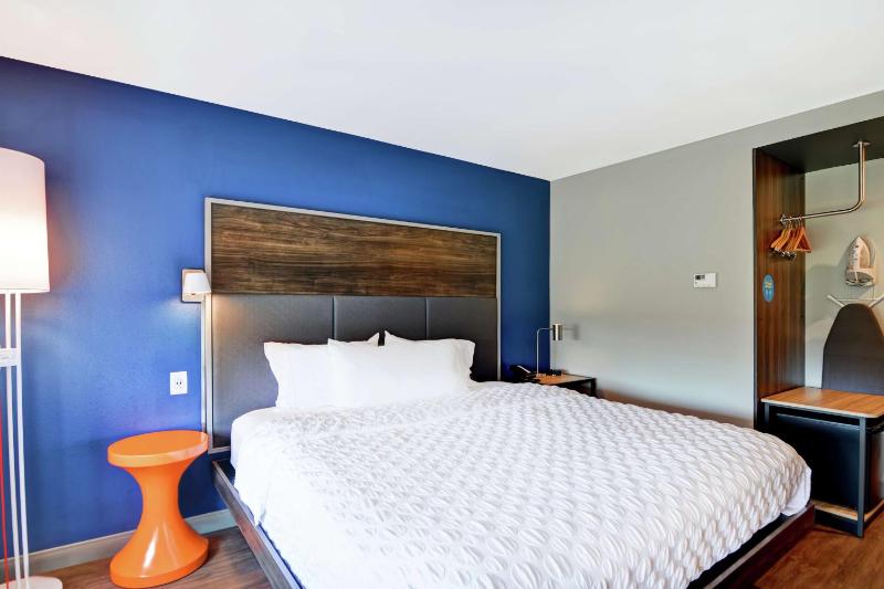King Room image 3