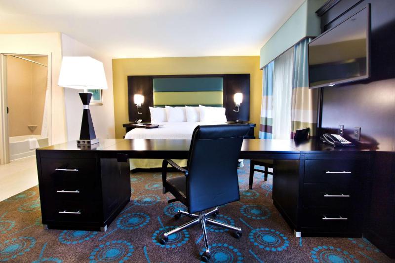 King Room with Spa Bath image 3
