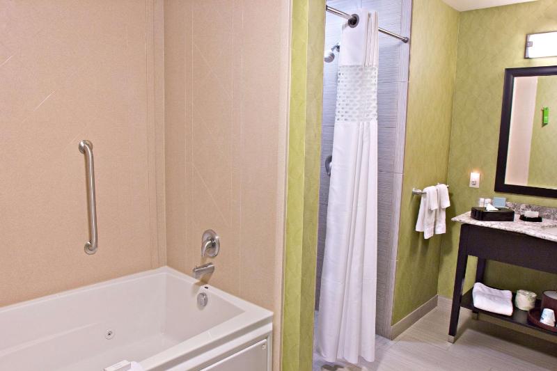 King Room - Non-Smoking image 2