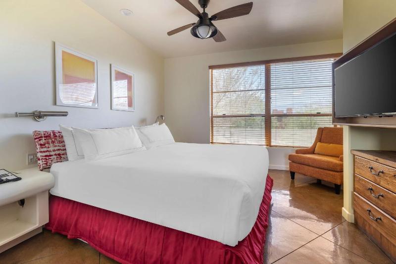 1 BEDROOM TERRACE PREMIER WITH 1 KING BED image 4