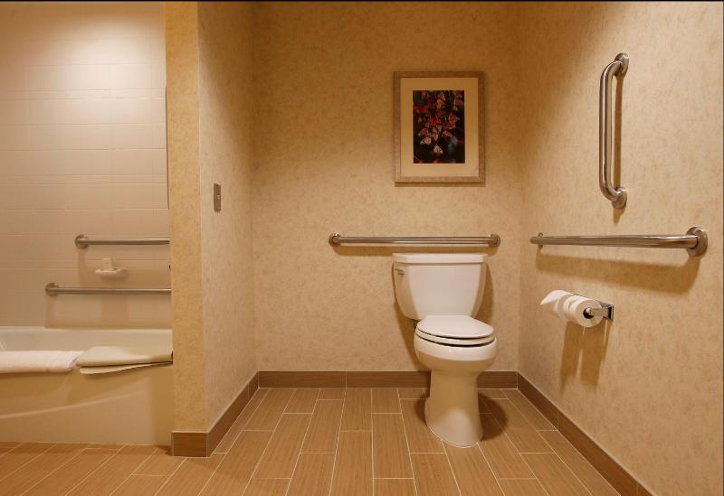 Queen Room with Two Queen Beds - Mobility and Hearing Access image 2