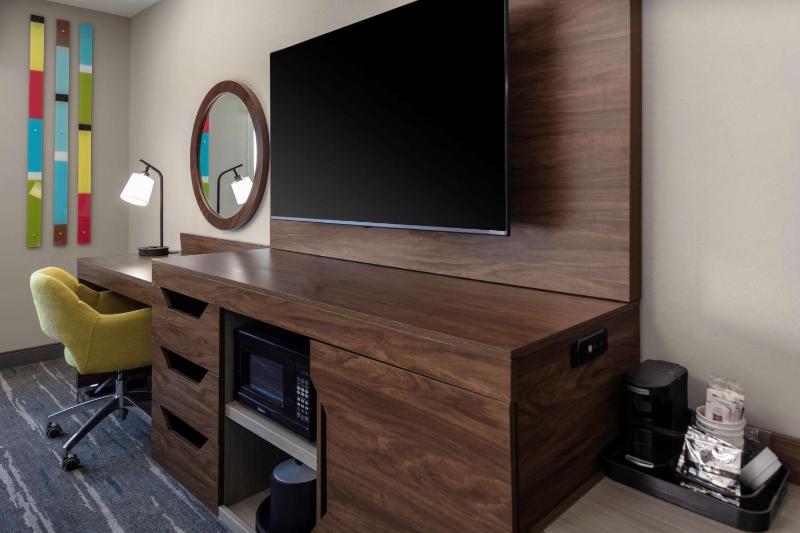 King Room image 3
