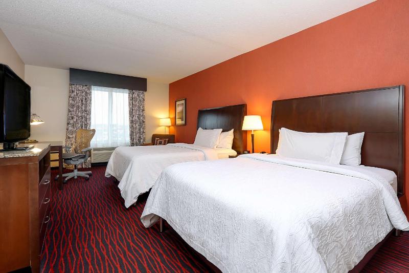 Queen Room with Two Queen Beds image 3