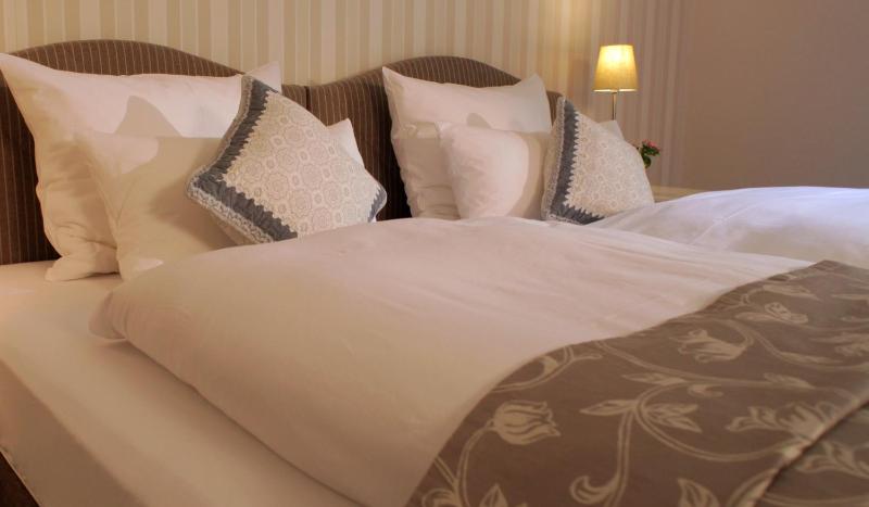 Double Room with Balcony image 4