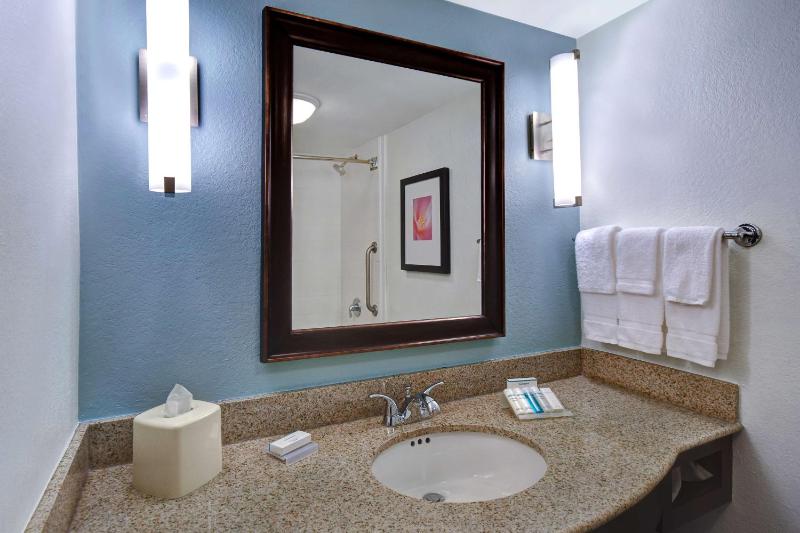 Double Room with Two Double Beds - Mobility Access image 2