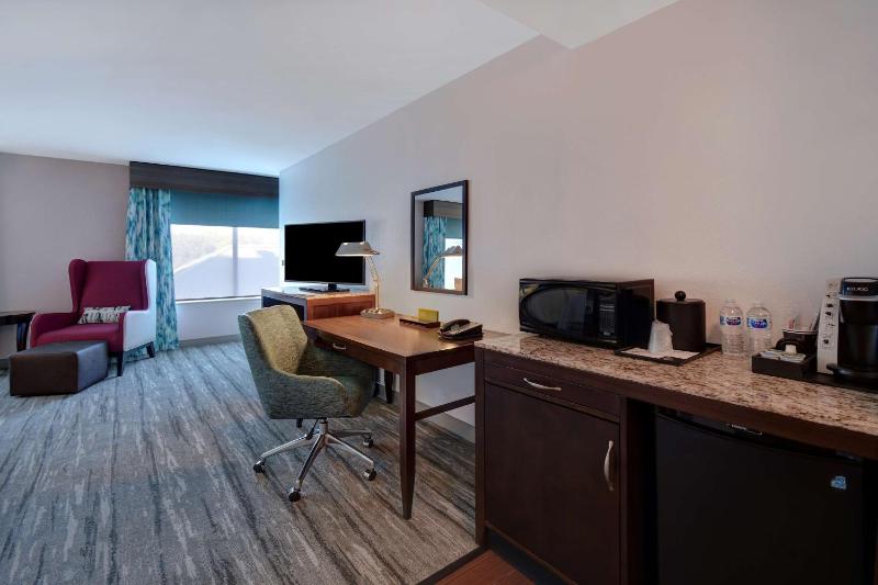 Double Room with Two Double Beds - Mobility Access image 4