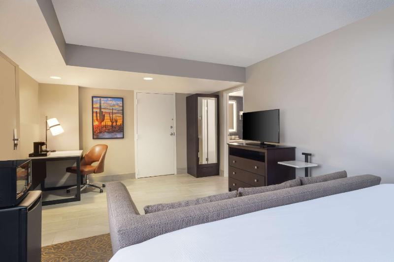 Embassy Suites by Hilton Tucson East - image 16
