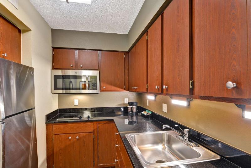 One-Bedroom King Suite - Non-Smoking image 4