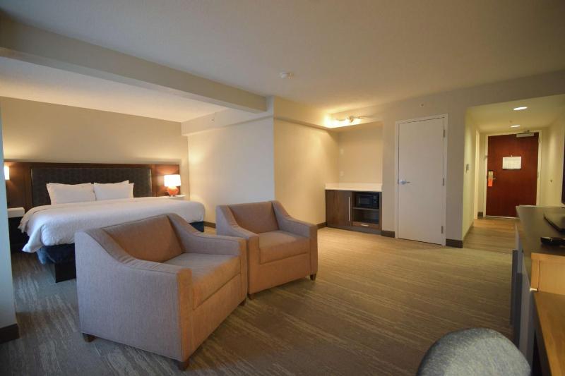 King Corner Suite- Non-Smoking image 3