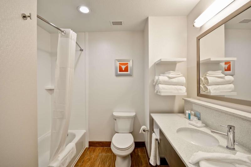 Queen Room with Two Queen Beds image 1