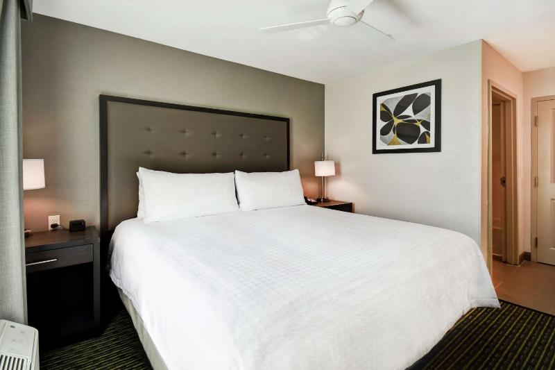 One-Bedroom King Suite - Non-Smoking image 3