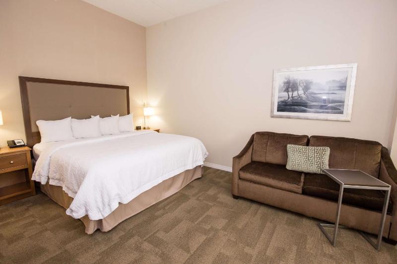 King Room with Sofa Bed - Non-Smoking image 3