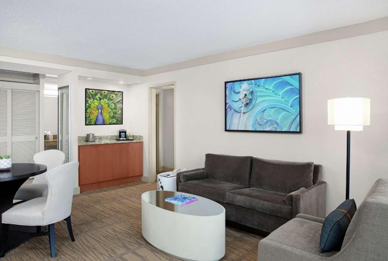 King Suite - Non-Smoking image 3