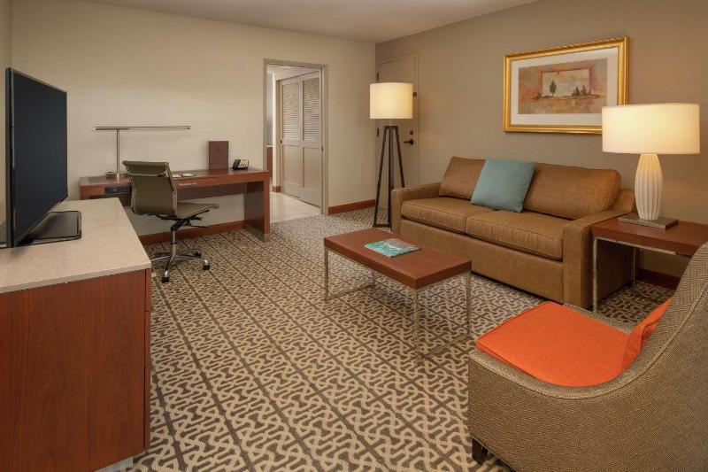 DoubleTree Suites by Hilton Hotel Seattle Airport - Southcenter - image 16