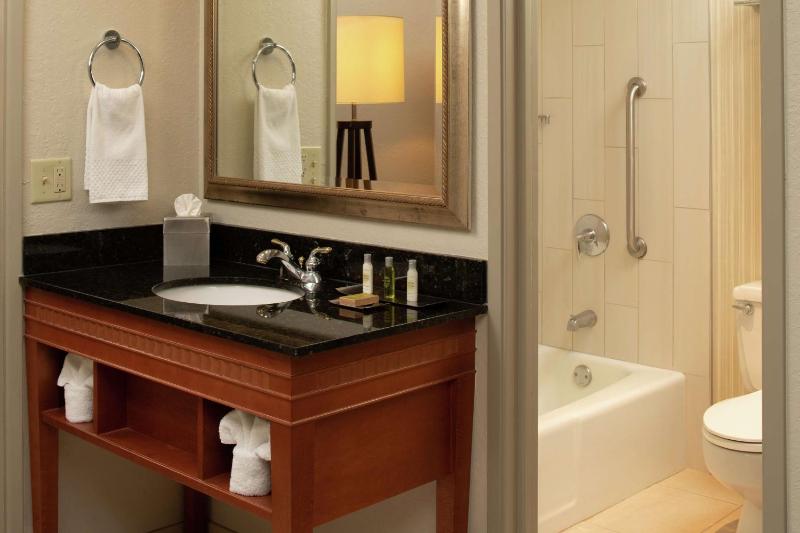 DoubleTree Suites by Hilton Hotel Seattle Airport - Southcenter - image 8