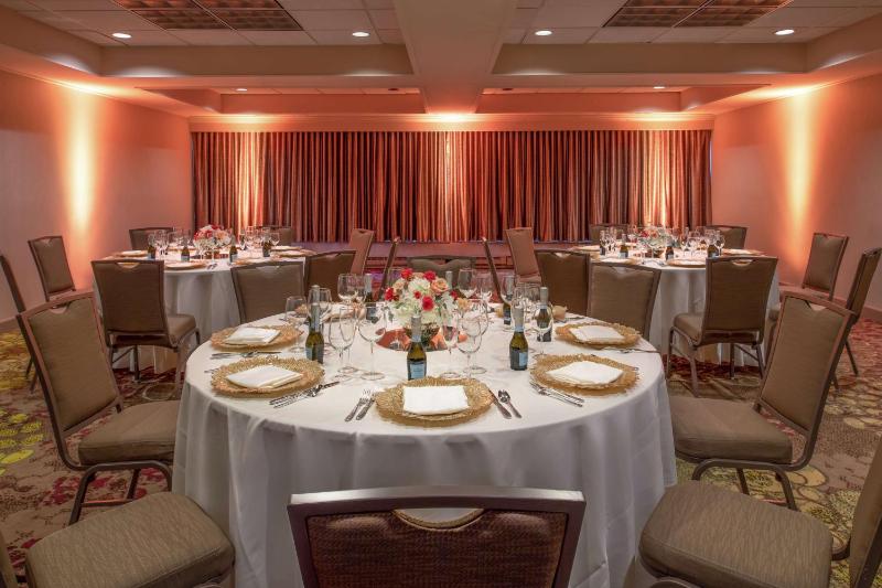 DoubleTree Suites by Hilton Hotel Seattle Airport - Southcenter - image 11
