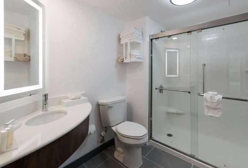 One-Bedroom Suite with Two Double Beds - Non-Smoking image 2
