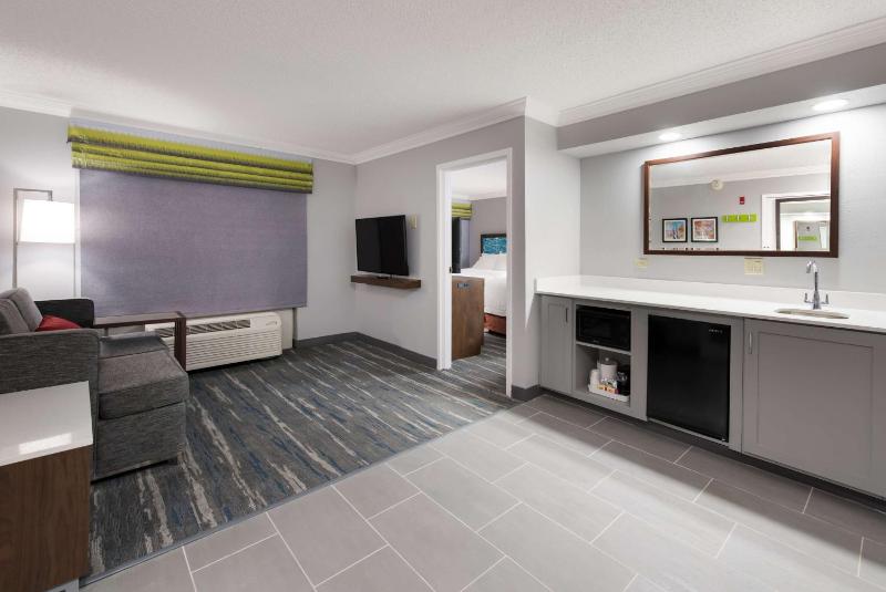One-Bedroom Suite with Two Double Beds - Non-Smoking image 4