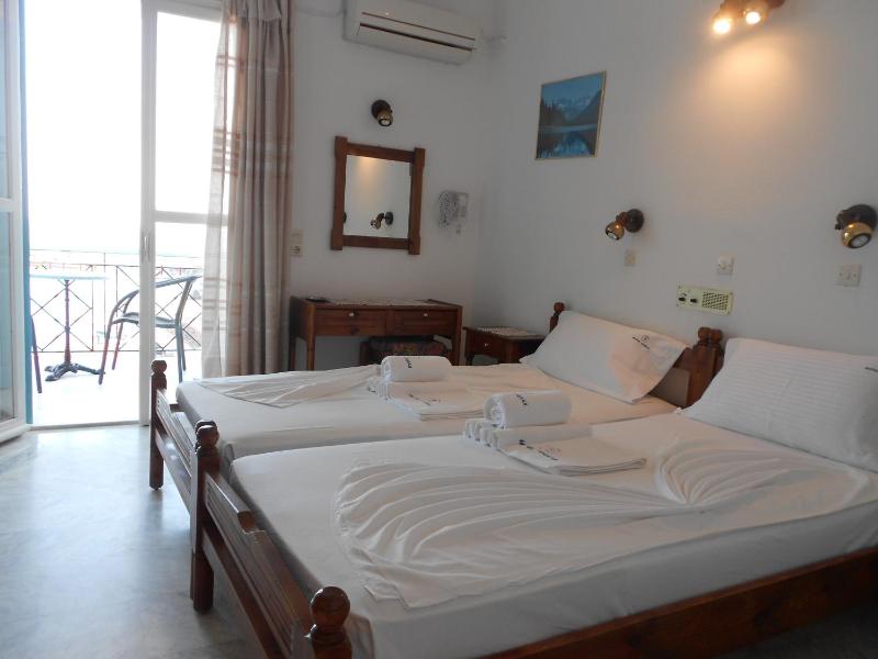 Double Room with Sea View image 2
