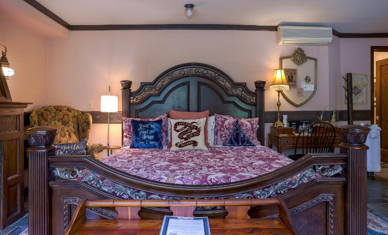 King Room with Fireplace image 4