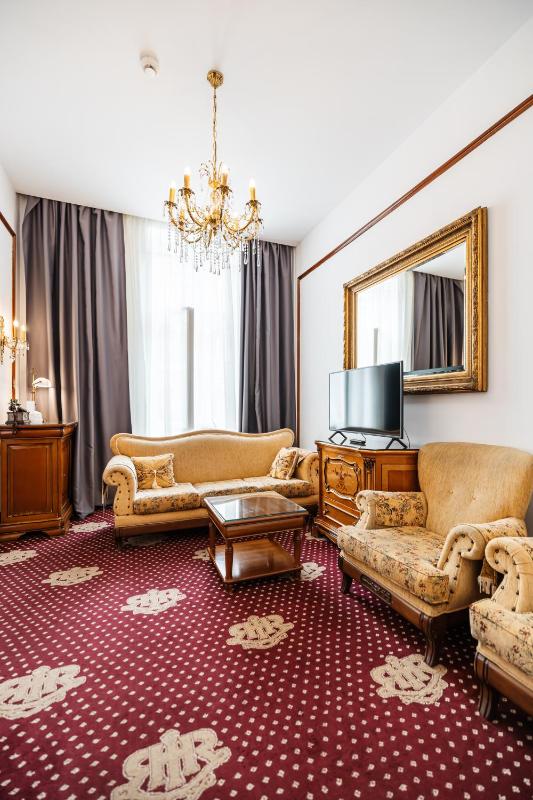 One-Bedroom Suite image 4