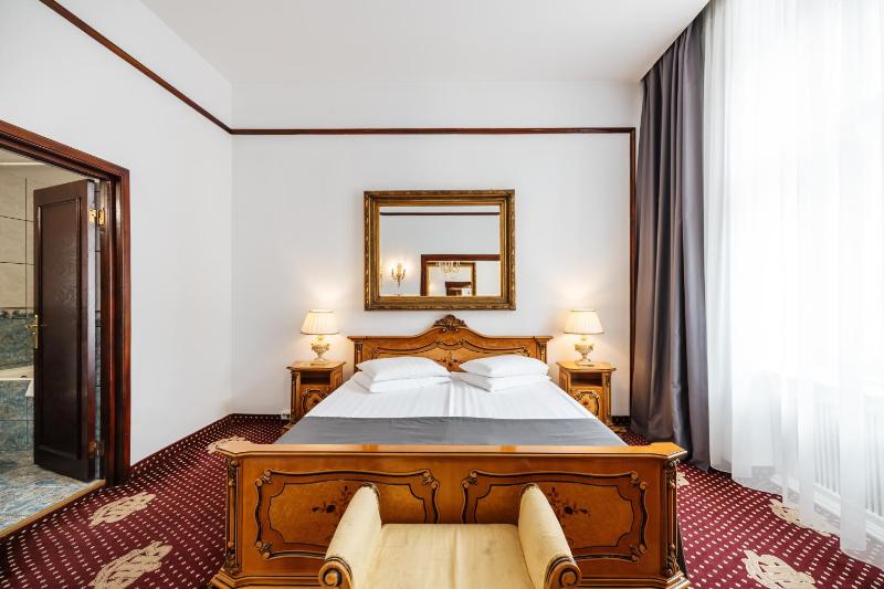 One-Bedroom Suite image 3