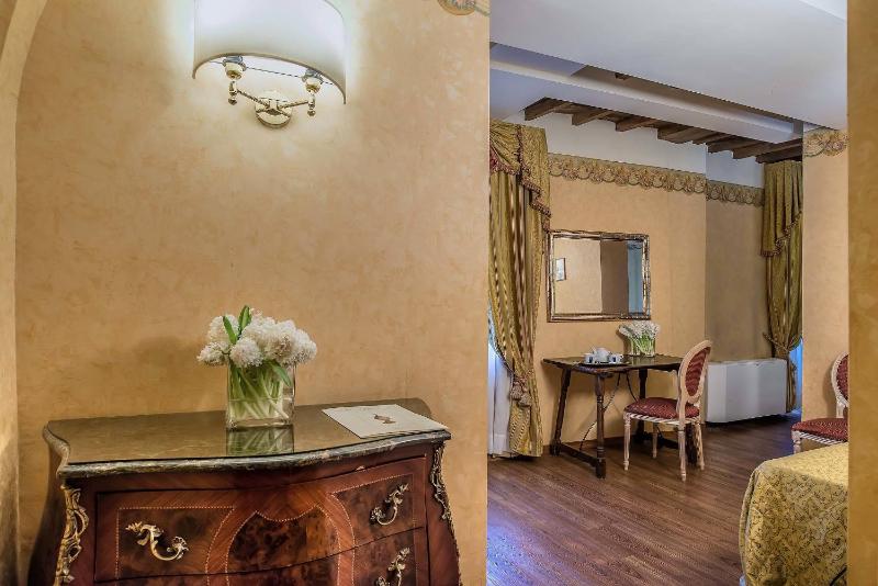 Classic Triple Room  image 2