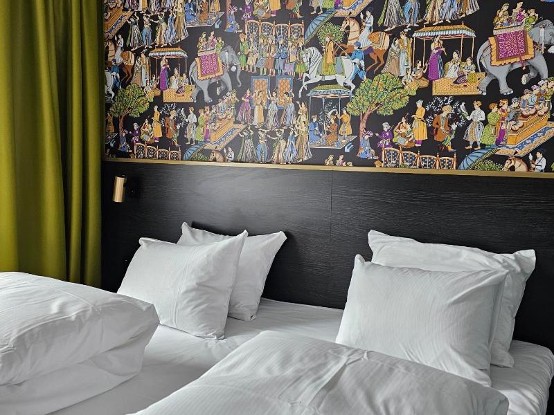 Business Double or Twin Room image 3