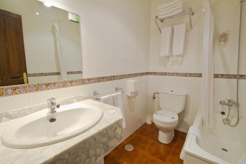 Apartment (2-4 Adults) image 4