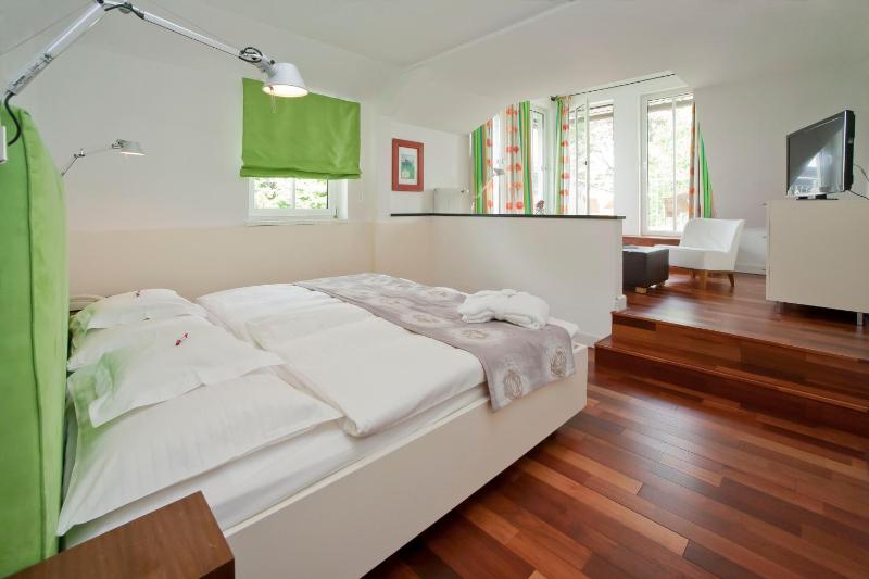 Studio with Balcony image 1