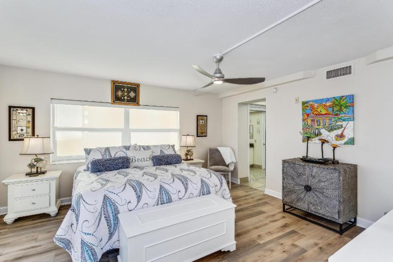 405E Regency Towers - image 17
