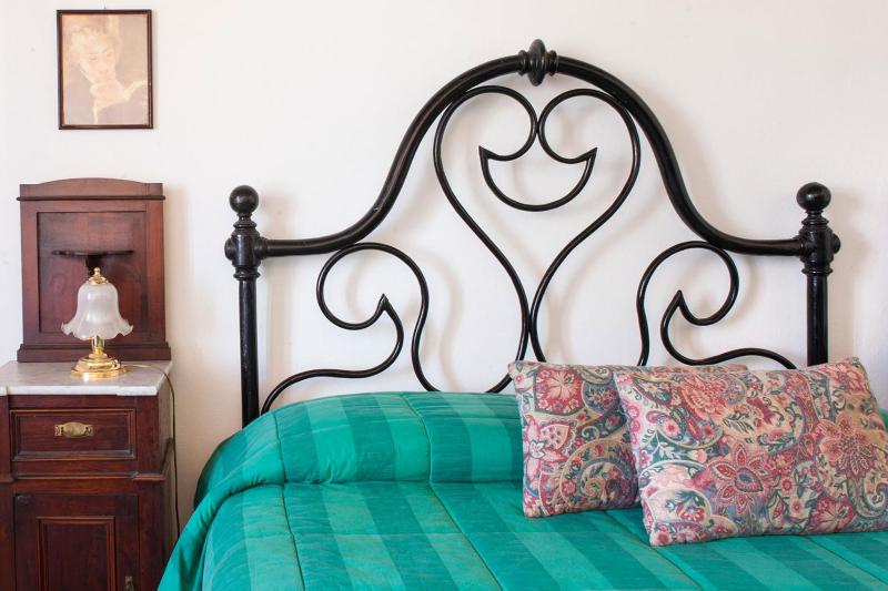 Double or Twin Room with Shared Bathroom image 2