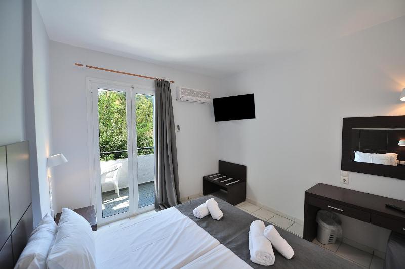 Double Room with Private Balcony image 3