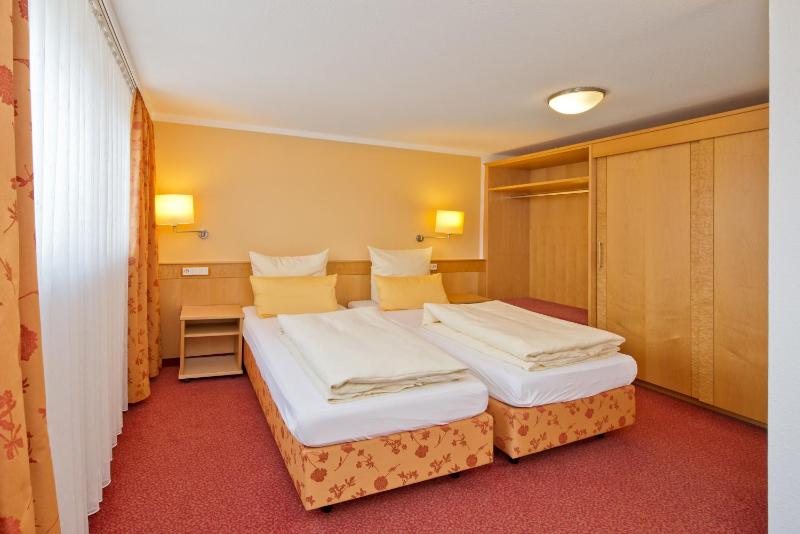 Superior Queen Room image 3