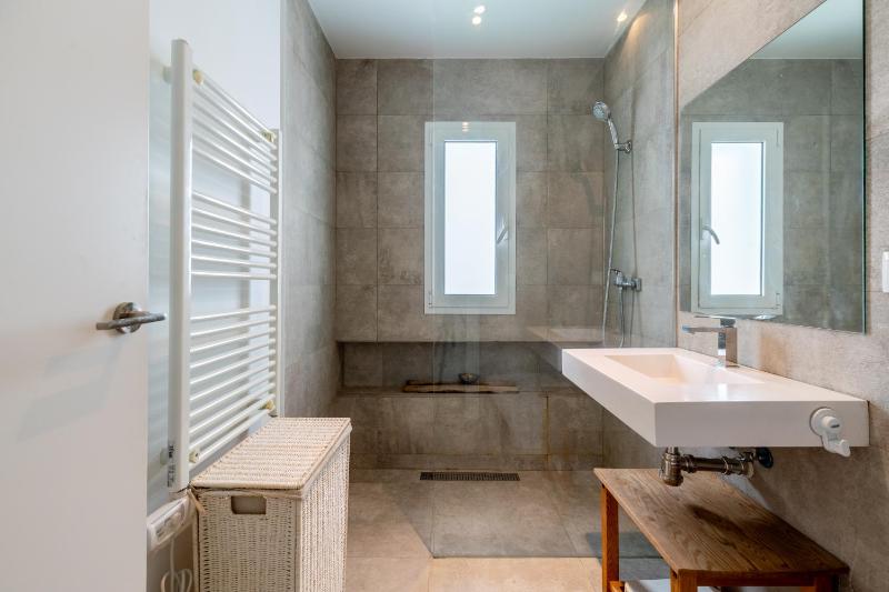 Bustos Tavera Olehousing - image 6