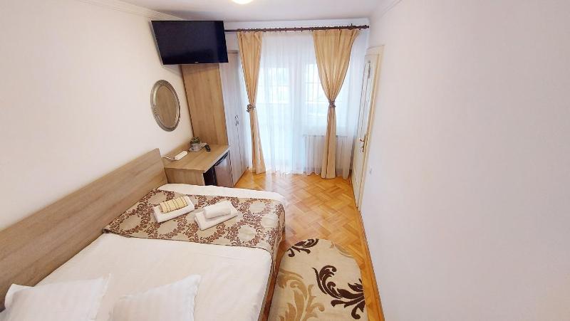 Double Room with Mountain View image 1